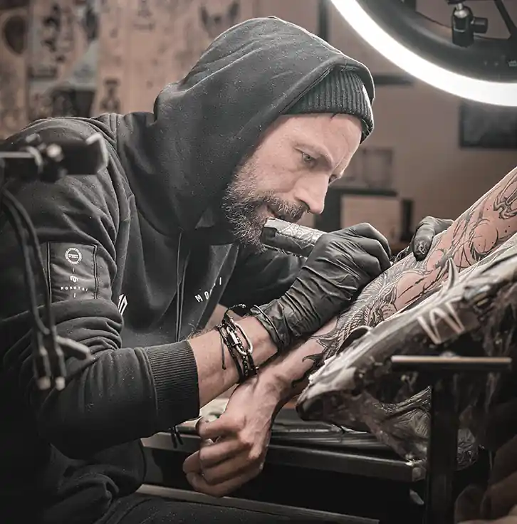 ION.INK Tattoo Studio Graz Blackwork und Dotwork Tattoo
