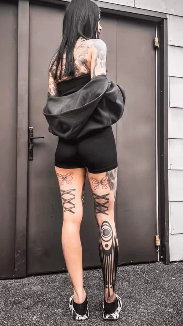 Thanks @pichlerbibi 
Book Appointment l Termin buchen:
https://linktr.ee/riotphil

#tattoo #tattoos #ornament #graztattoo #welstattoo