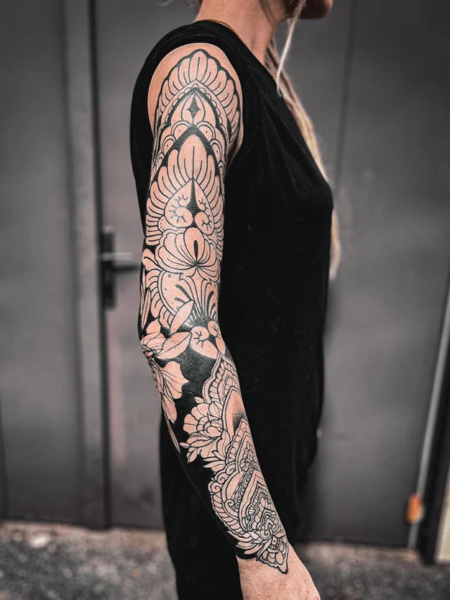 Thanks @moon_child0089 
full sleeve with cover up behind the black areas
done in 2 sessions 

Book Appointment l Termin buchen:
https://linktr.ee/riotphil

#tattoo #tattoos #ornament #graz #wels