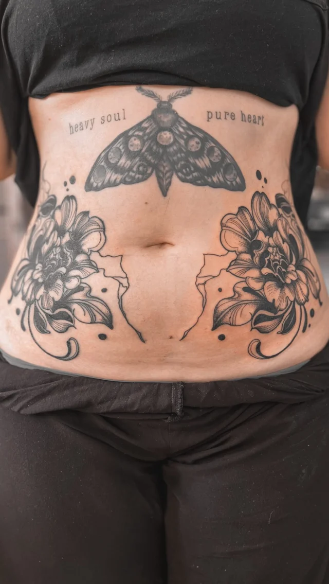 Thanks @__magda.url__ 
Symmetrical Flowers on her belly 

Book Appointment l Termin buchen:
https://ionink.studio

#tattoo #tattoos #ornament #graz #wels